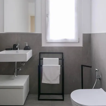 Luxury Gardenia With Private Pool Padenghe sul Garda