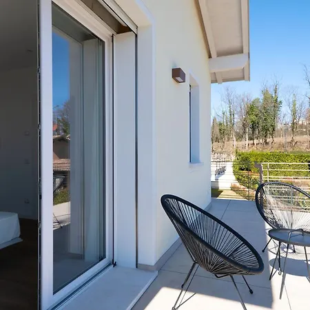 Luxury Gardenia With Private Pool Padenghe sul Garda