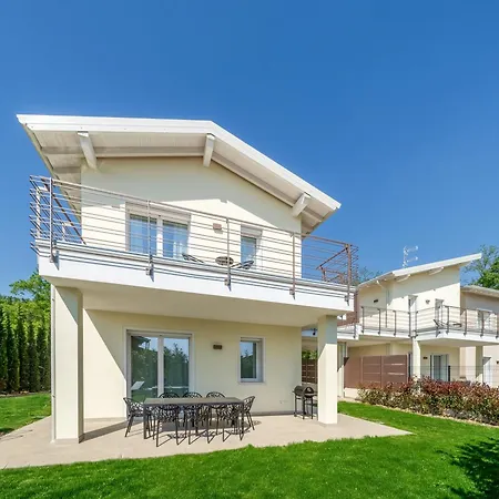 Luxury Gardenia With Private Pool Padenghe sul Garda